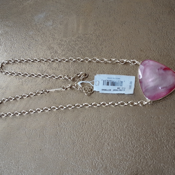 Kendra Scott Mckenna Necklace in Blush Mother-Of-Pearl - Picture 2 of 5